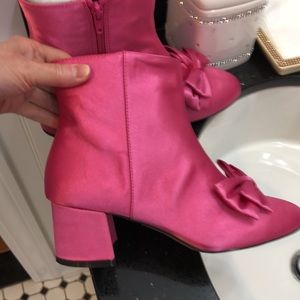 NWOT Pink Satin Bow Booties.